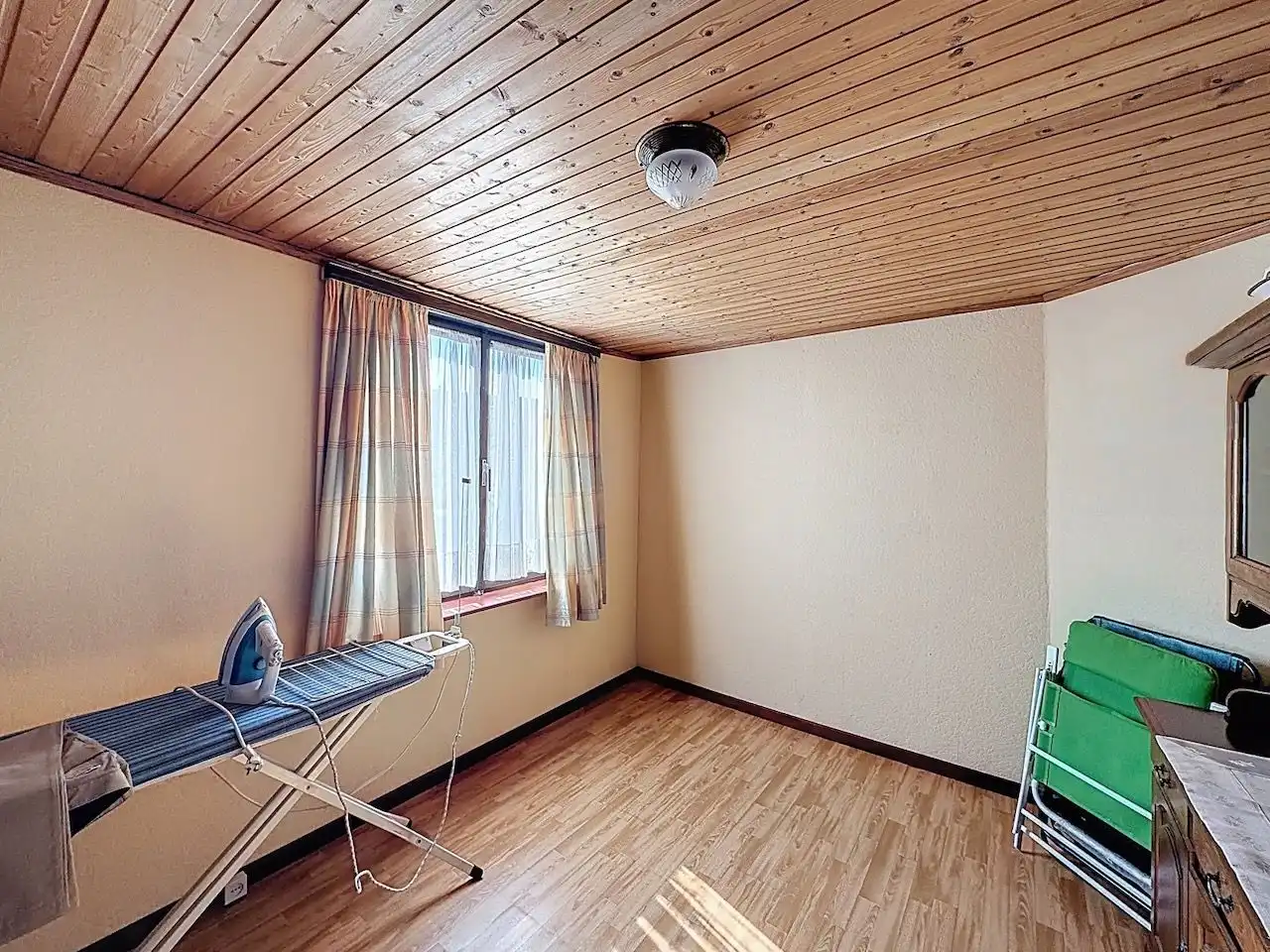 Aangenaam gelegen woning in de mooie vernieuwde H. Consciencestraat te Heist. foto 21