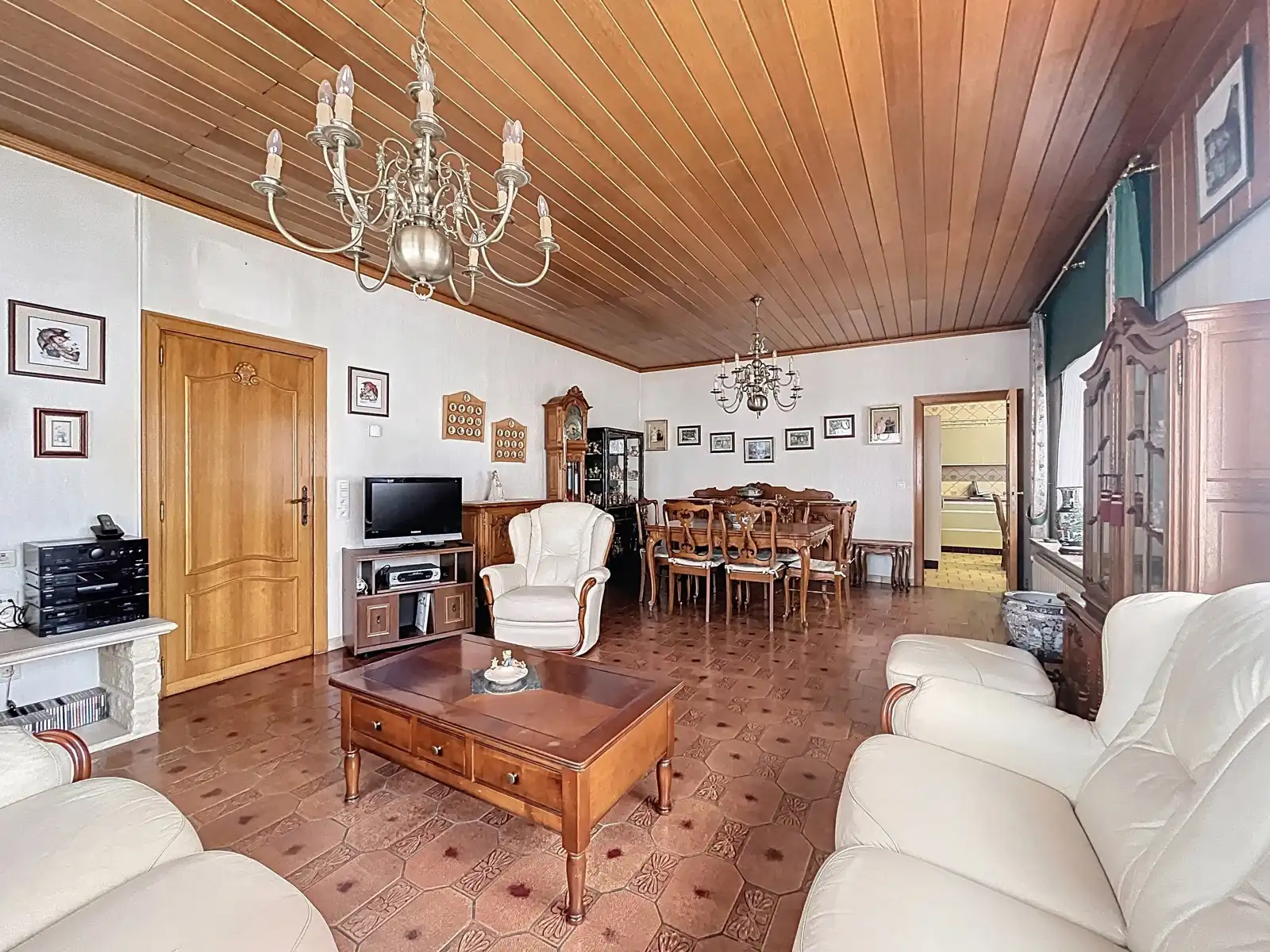 Rustig gelegen, Ruime Bungalow met 3 SLPK, Tuin én Garage! foto 4