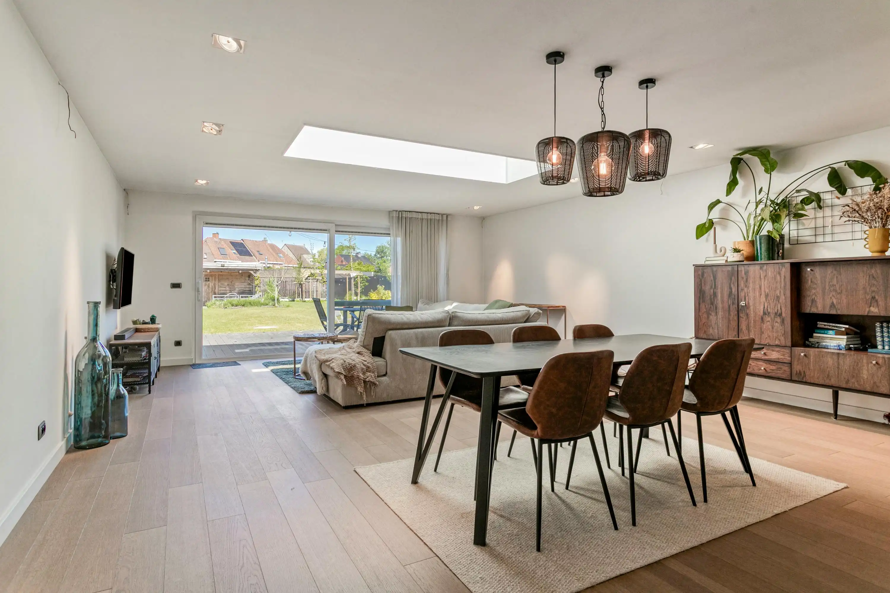 Volledig gerenoveerd huis te Waregem met aangename tuin foto 5