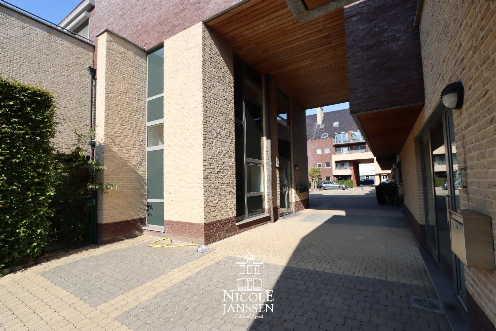 Instapklaar appartement met twee slaapkamers en overdekt terras foto 17