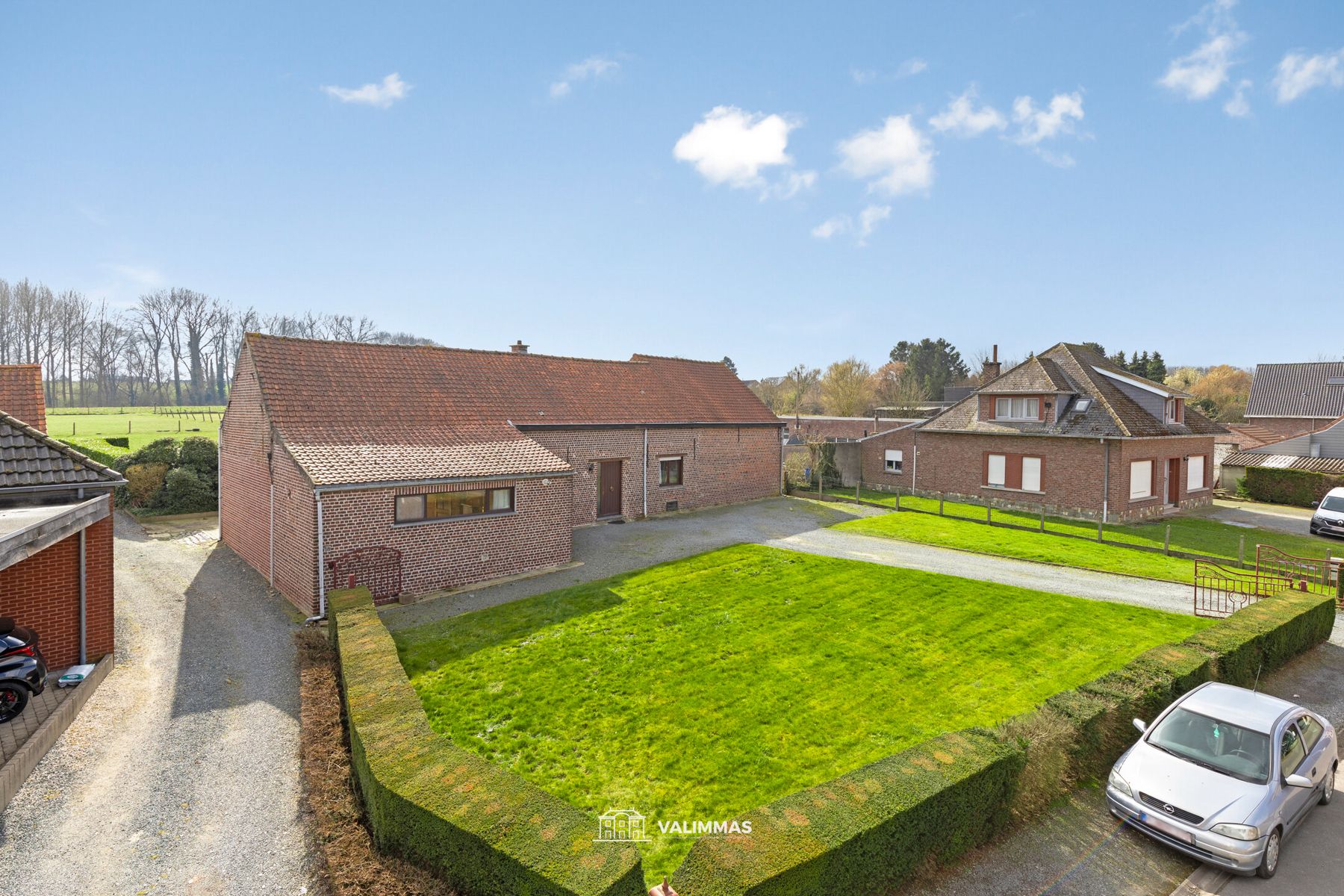 Hoofdfoto van de publicatie: Landelijk gelegen hoeve op 40 are, met bijgebouwen en weide