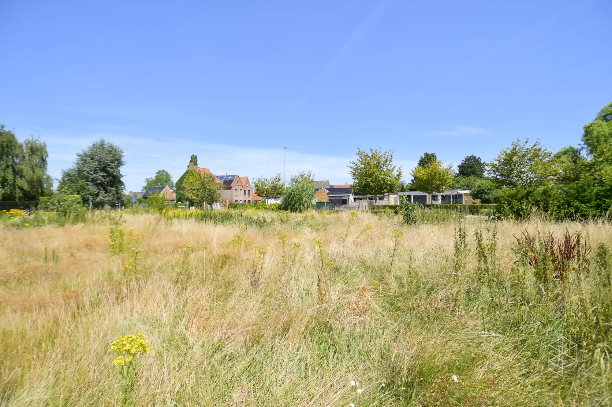 Ruime charmante woning met 4 GROTE slaapkamers, garage en een grote zuidwest gerichte tuin foto 3
