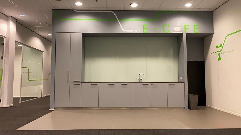 Instapklaar kantoor te huur nabij R8 in Kortrijk foto 8