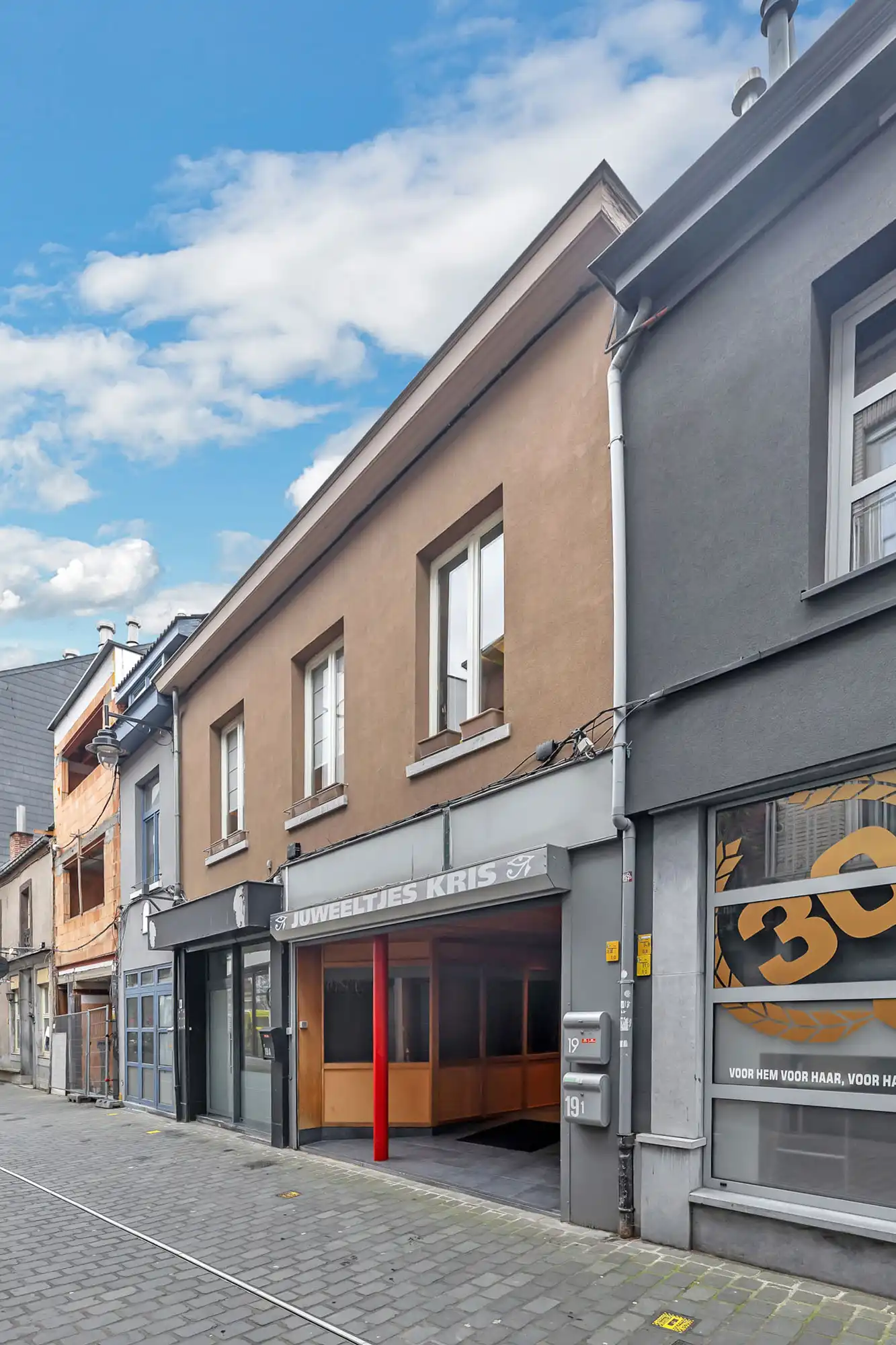 Uitzonderlijke eigendom met 2 handelspanden en appartement foto 30