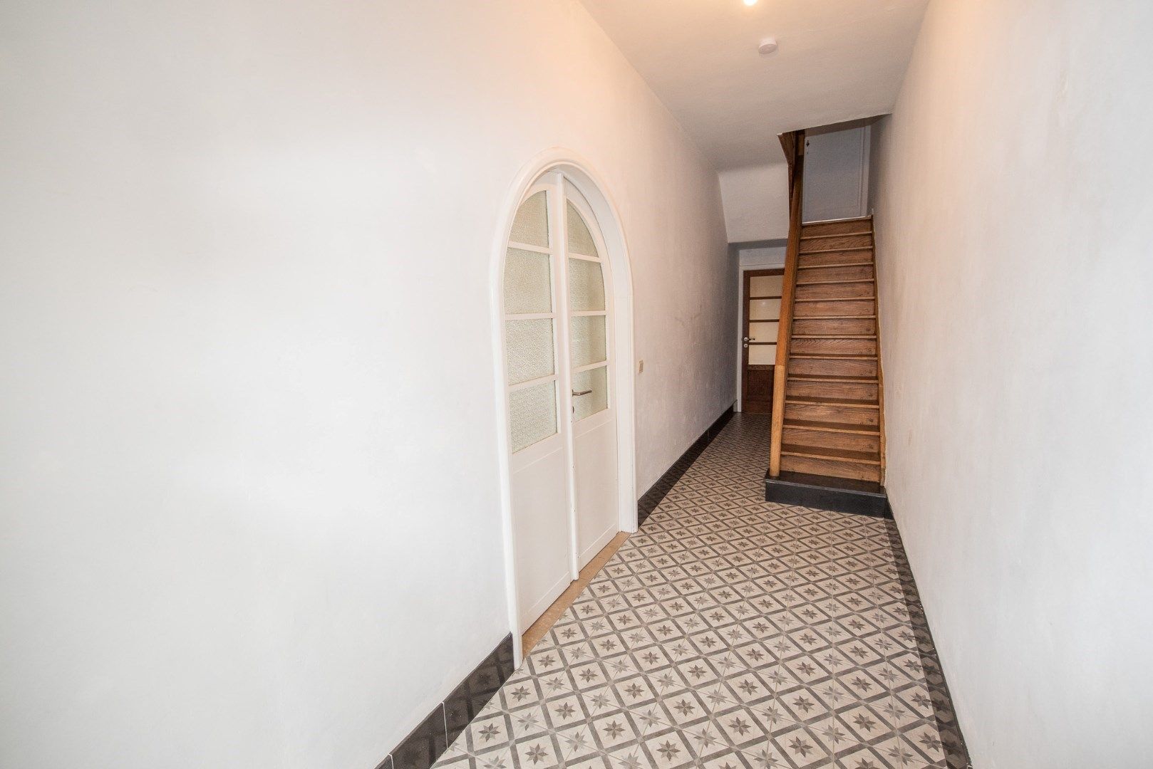 Gerenoveerd woning te huur in het centrum van Waregem! foto 2