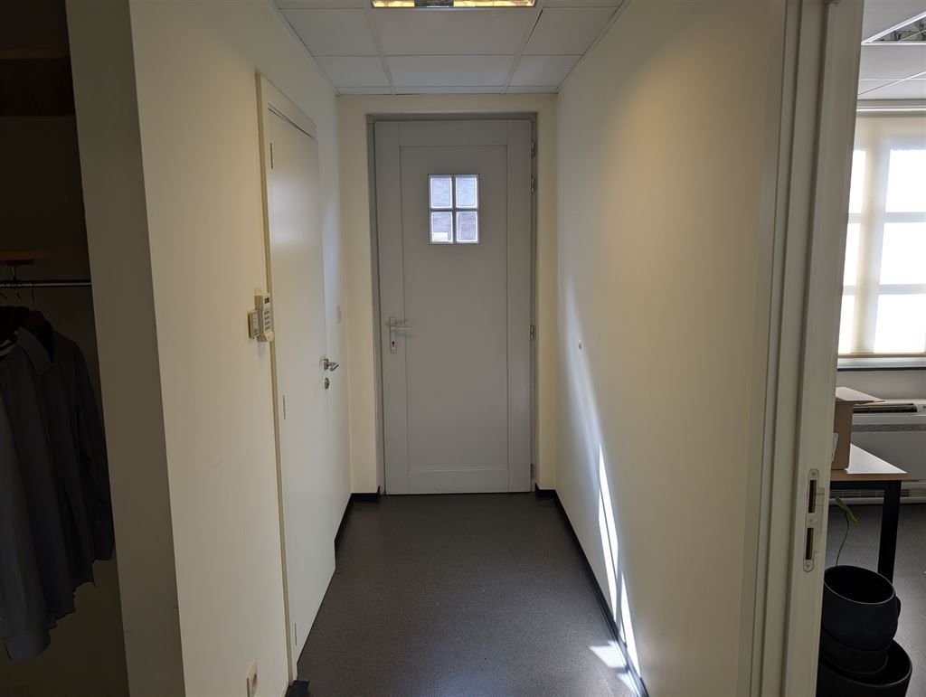 Kantoor of winkel in centrum 's-Gravenwezel foto 4