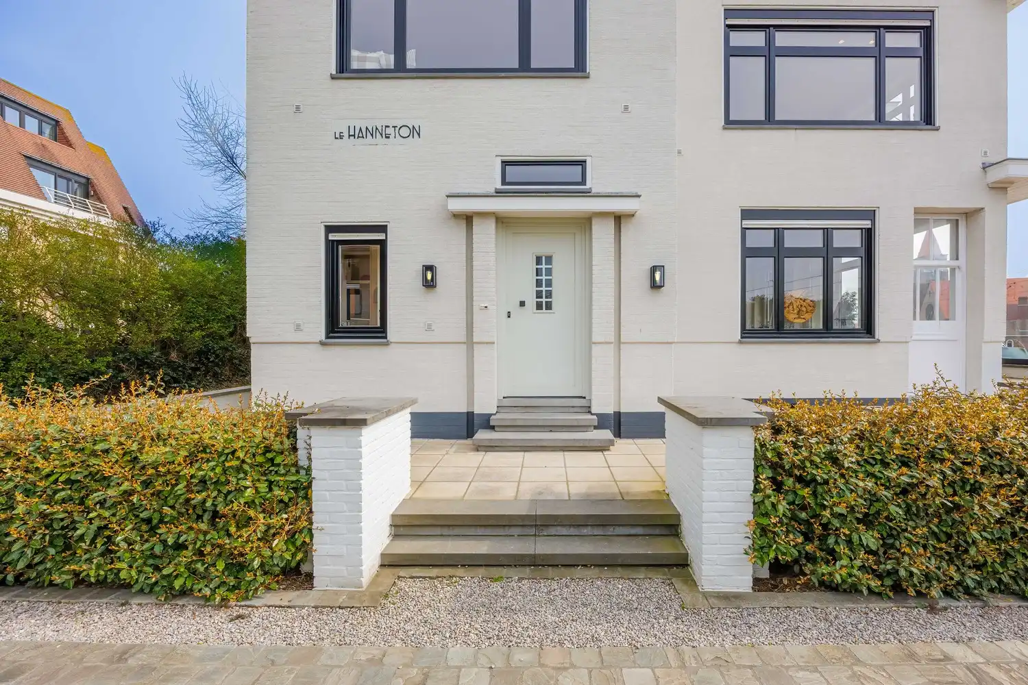 Exclusieve gerenoveerde koppelvilla vlak bij zee met 8 slaapkamers foto 2