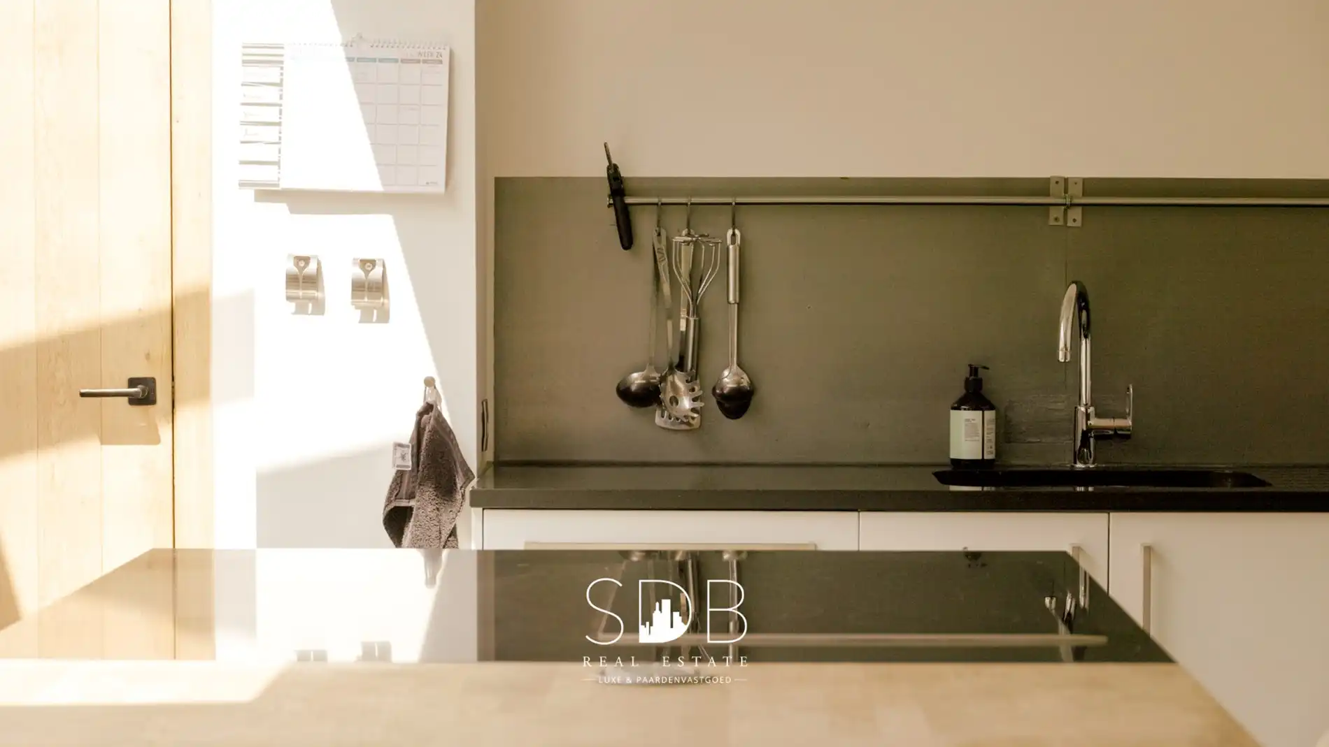 IN OPTIE : Prachtige hedendaagse villa met gezinstuin en zwembad op 1.387m² foto 9