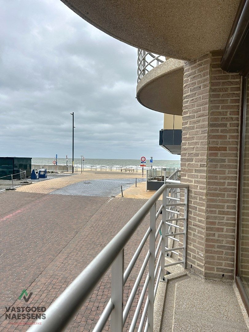 INSTAPKLARE STUDIO MET VEEL LICHTINVAL EN ZICHT OP ZEE foto 10