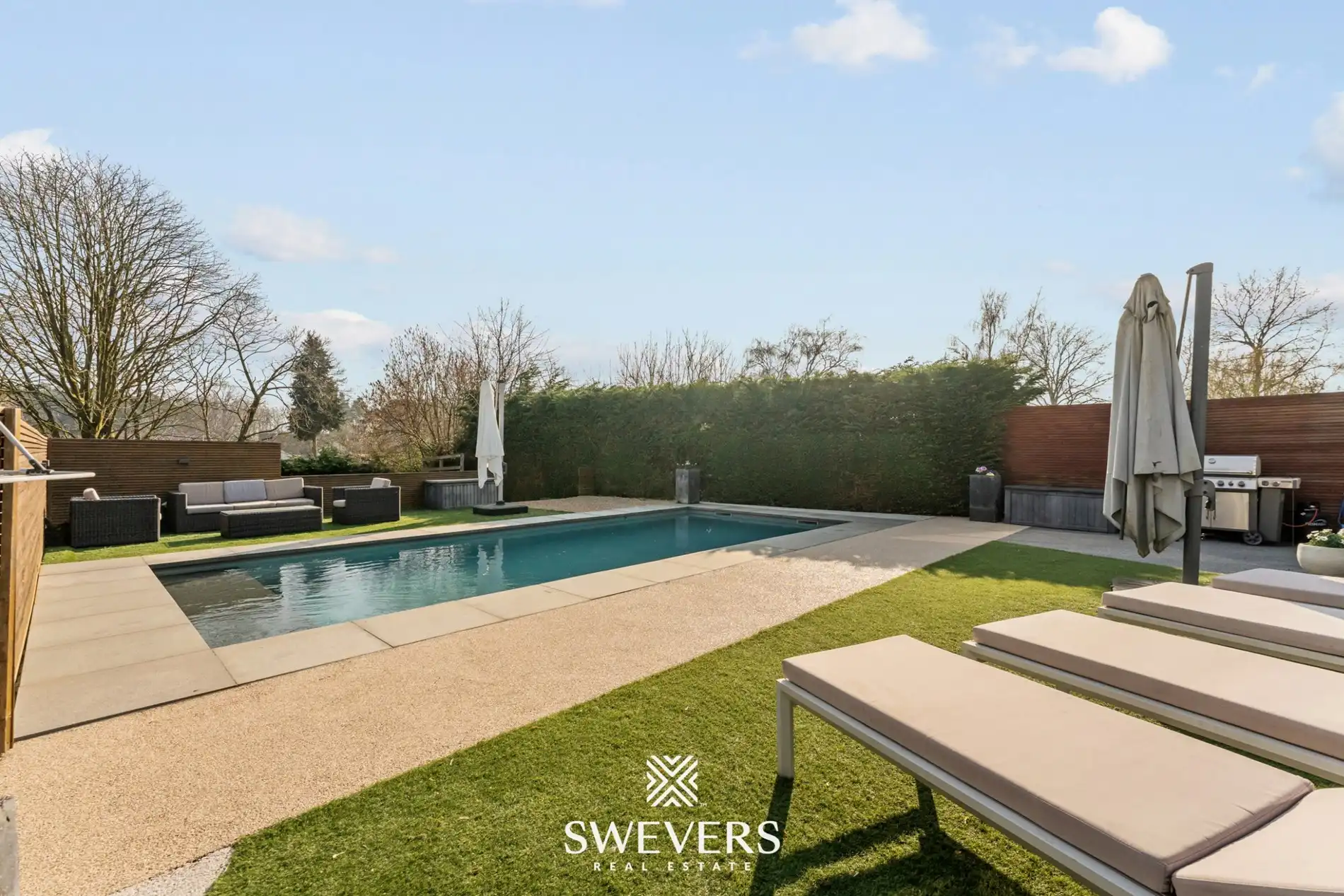 Ruime halfopen woning met zuidoostgerichte tuin en zwembad foto 28