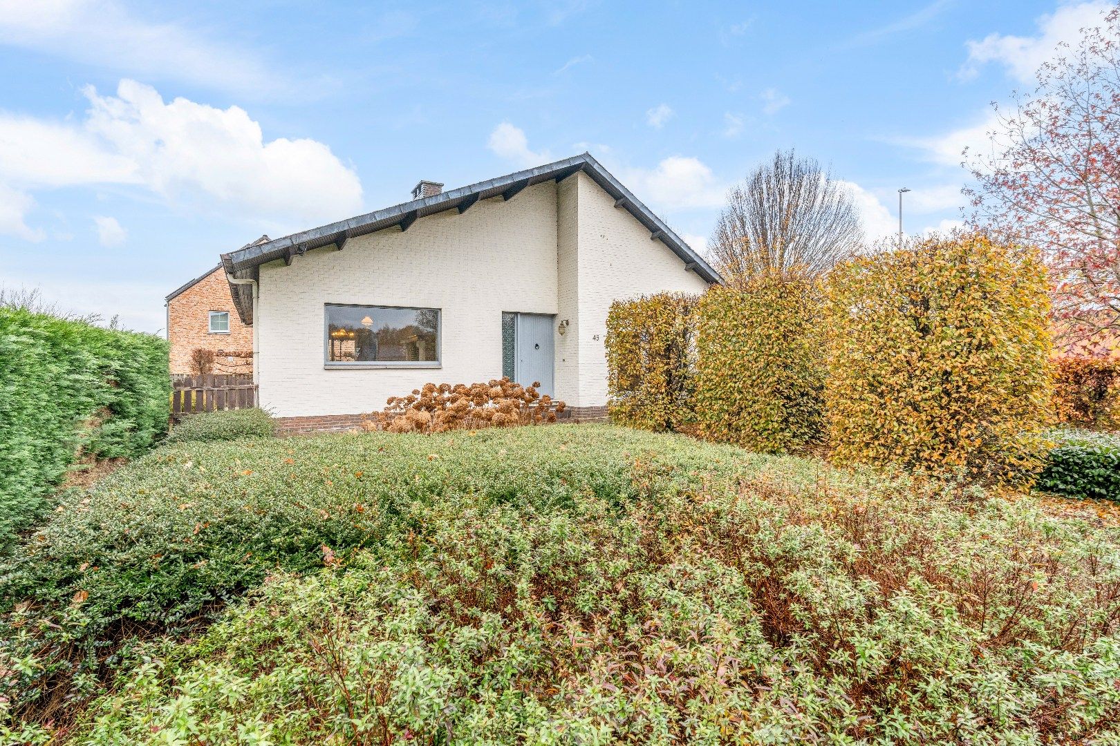  Te renoveren karakteristieke bungalow, 3 Slpk, ruime kelder met garage, op toplocatie foto 4