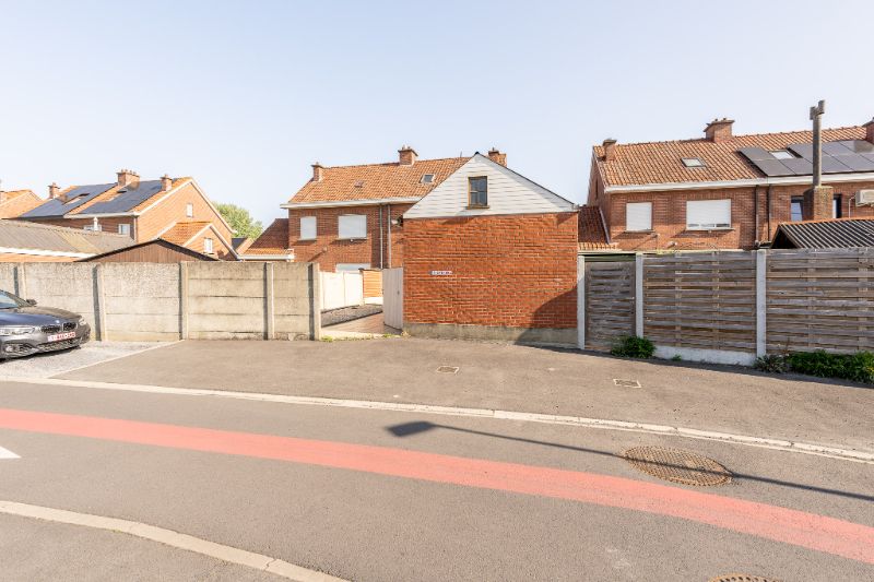Ruime woning met 4 slpks, garage en uitweg achteraan. foto 26