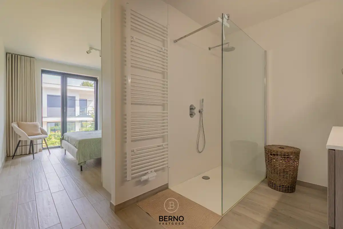 Recente en instapklare woning uit 2021 met ruim terras foto 10