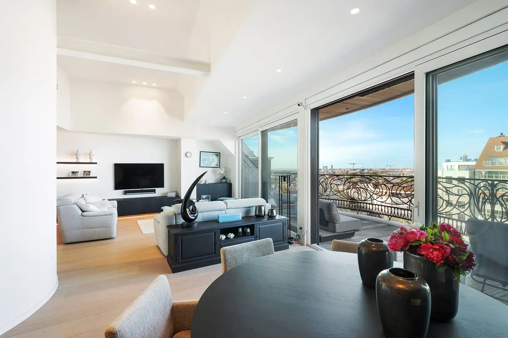 Uitzonderlijke penthouse met een gevelbreedte van 12m en panoramisch zeezicht in de standingvolle residentie Plaza op het Albertplein. foto 6