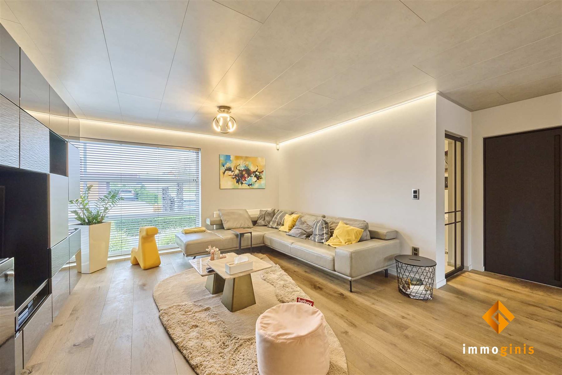 Recente, moderne woning met 3 à 4 slaapkamers en zwembad op perceel van 5a01ca, in een doodlopende straat. foto 3
