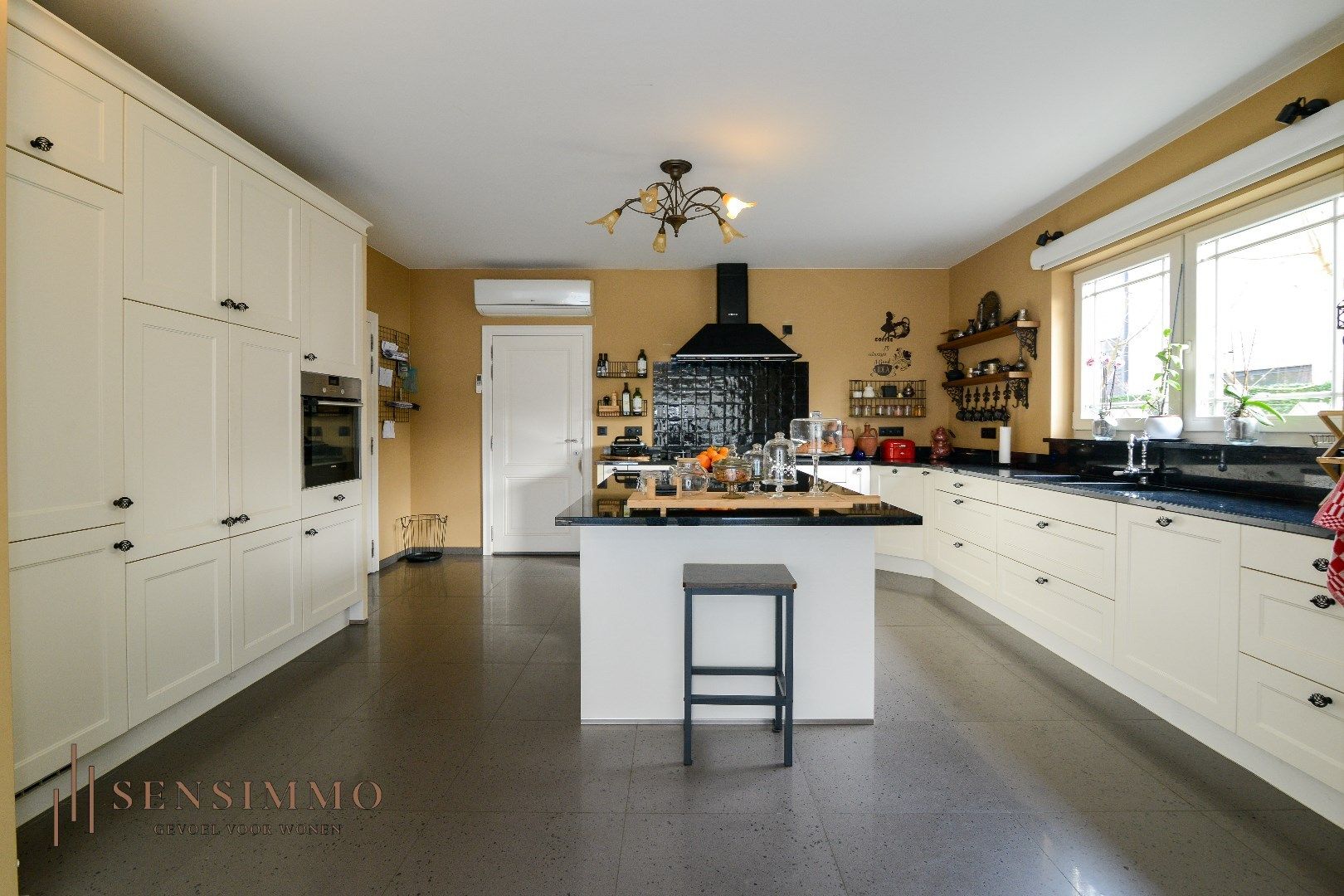 Ruime woning van 383m² bewoonbare oppervlakte met 6 slaapkamers – ideaal voor bedrijven en huisvesting van werknemers. foto 7