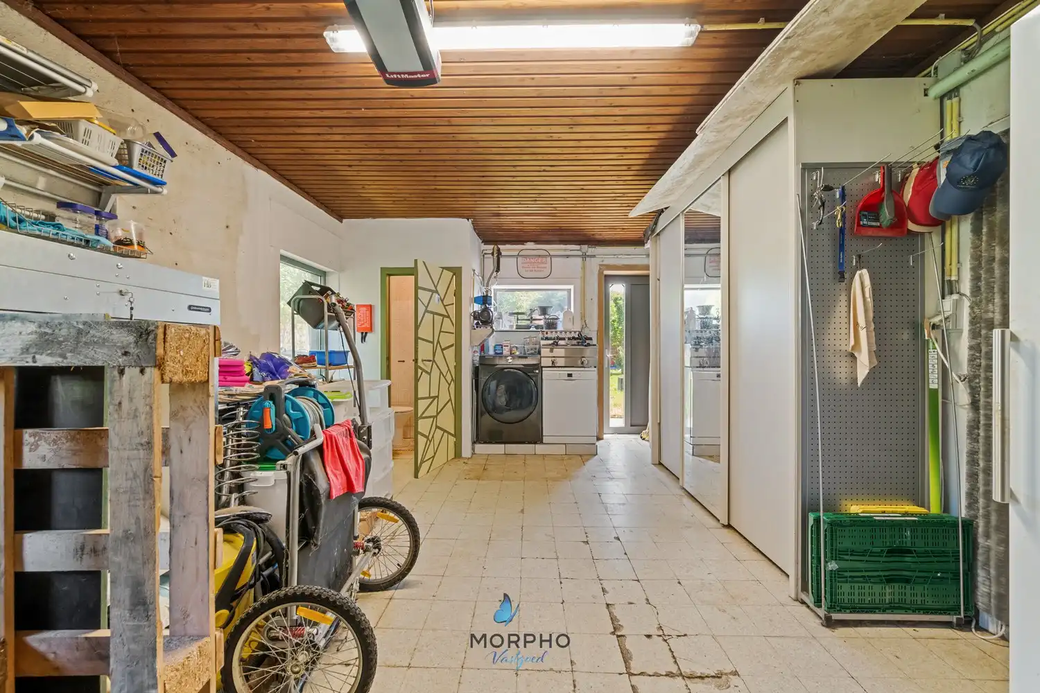 Verrassend ruime gezinswoning met 5 slaapkamers, garage en tuin op 1.107 m² foto 21