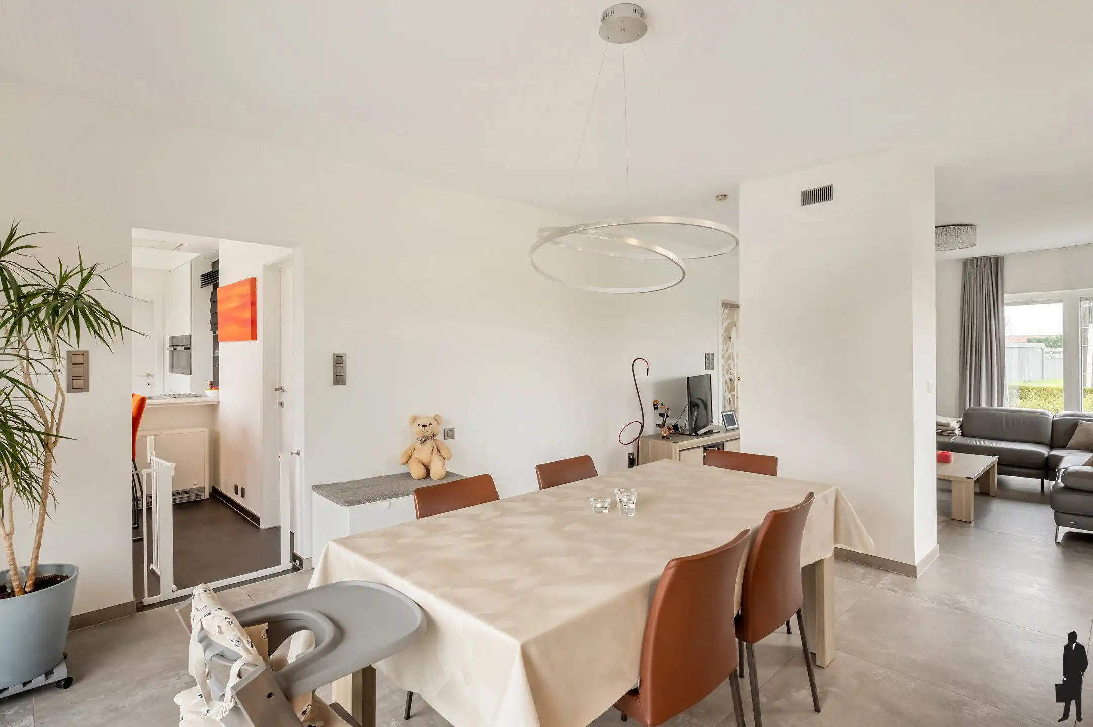 Instapklare woning met 3 slaapkamers en bureauruimte op toplocatie te Leest. foto 7