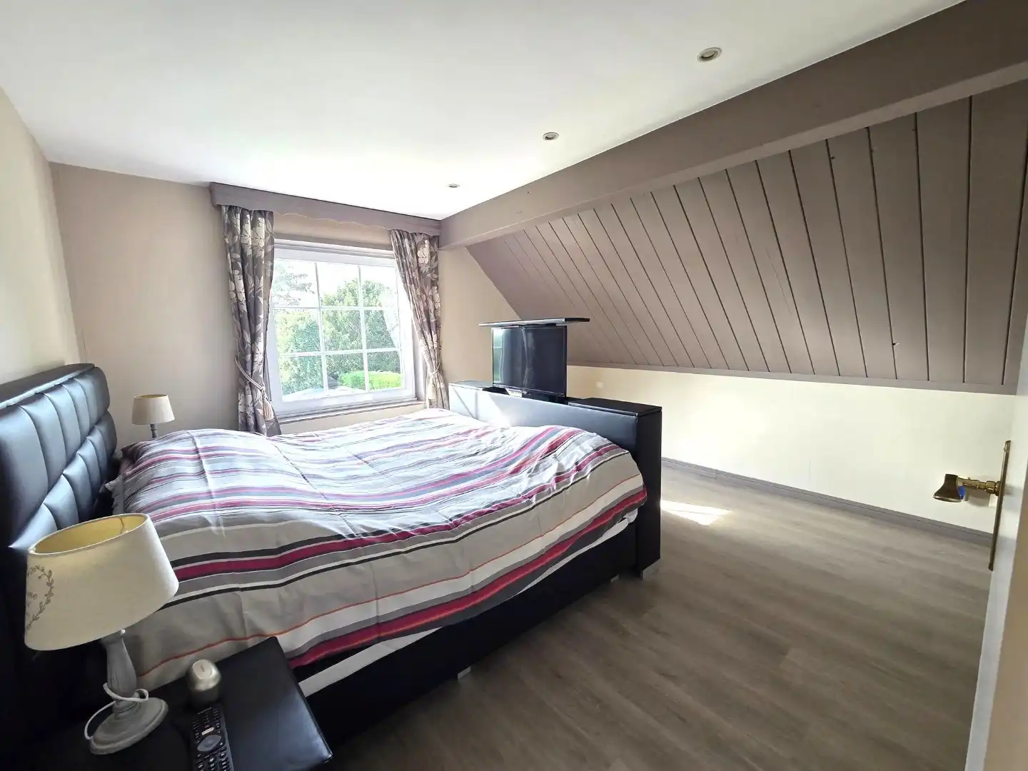 Instapklare villa met 5 slaapkamers, mooi terras en tuin in rustige buurt te Zemst foto 13