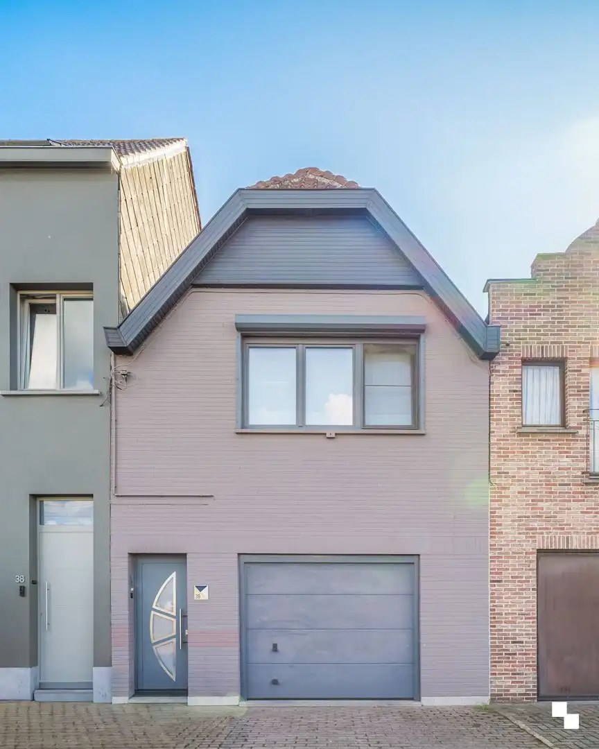 Hoofdfoto van de publicatie: Op te frissen woning te koop aan het station van Melle