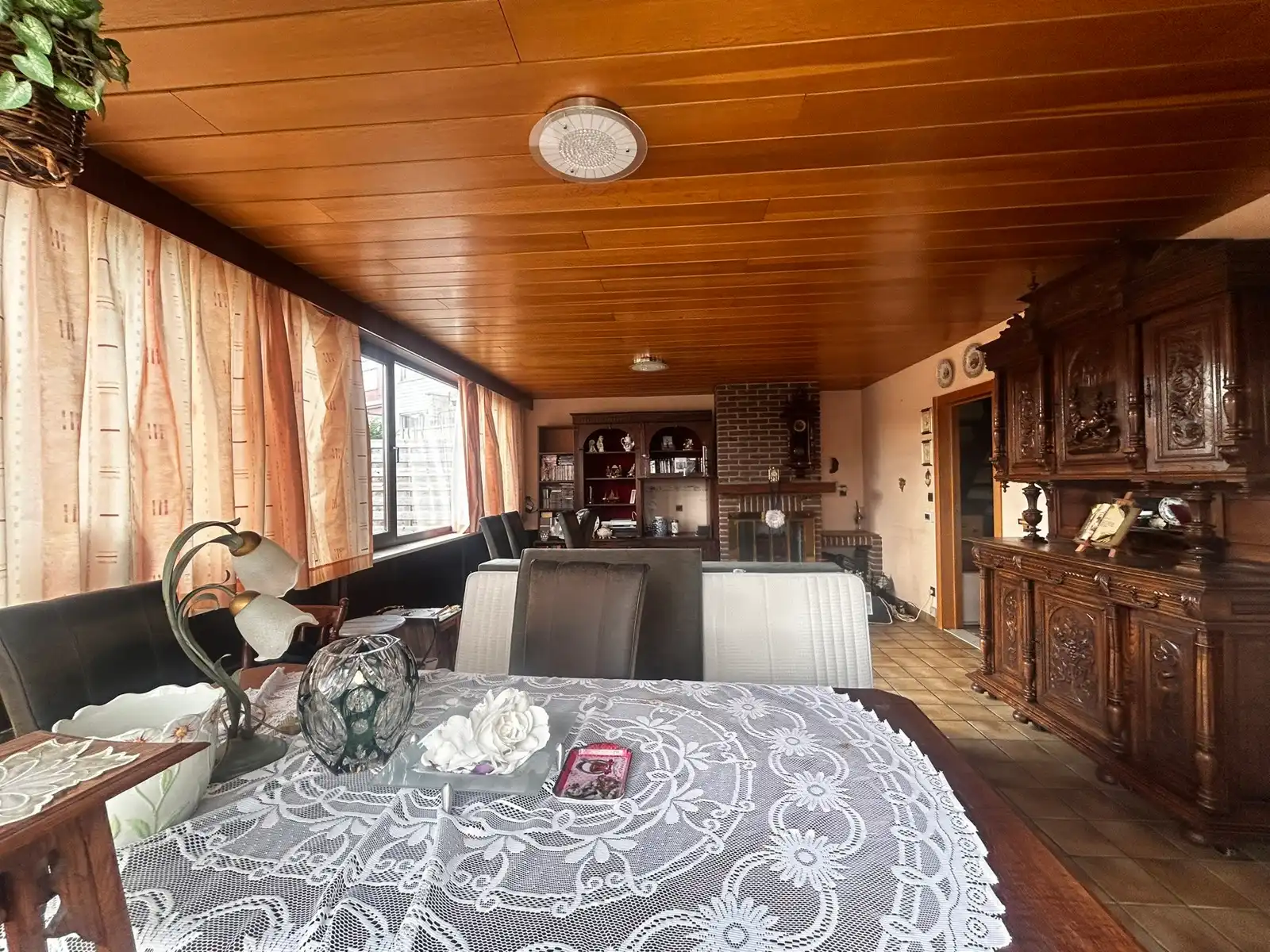 Ruime woning met 5 slpk, 2 badkamers, garage en ruime tuin foto 4