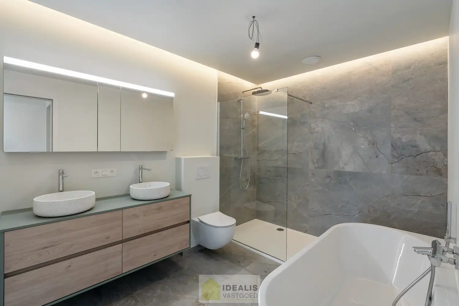 Schitterend volledig vernieuwde woning met 3 ruime slaapkamers foto 29
