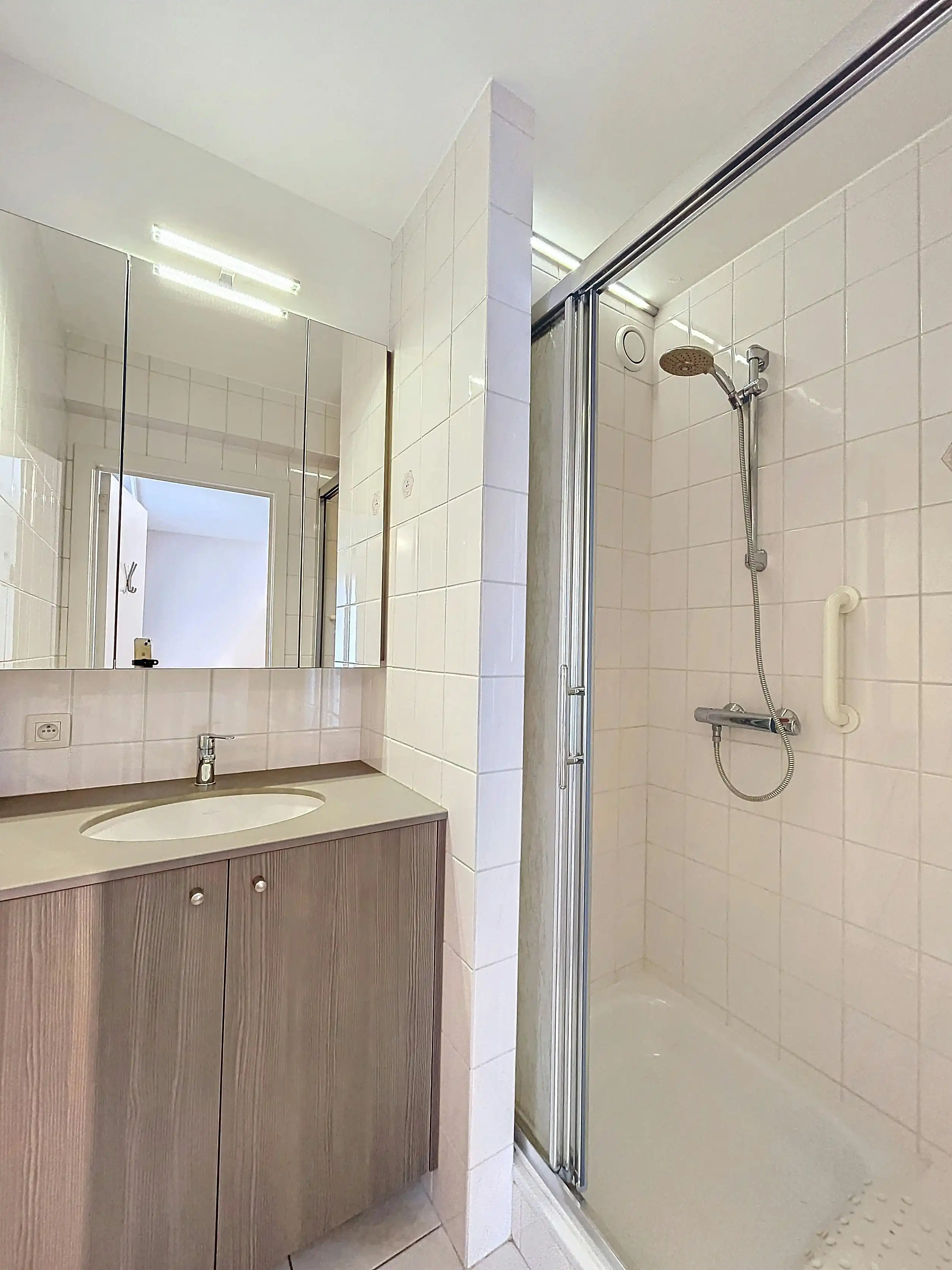  Instapklaar 2-slaapkamerappartement in centrum Kortrijk foto 13