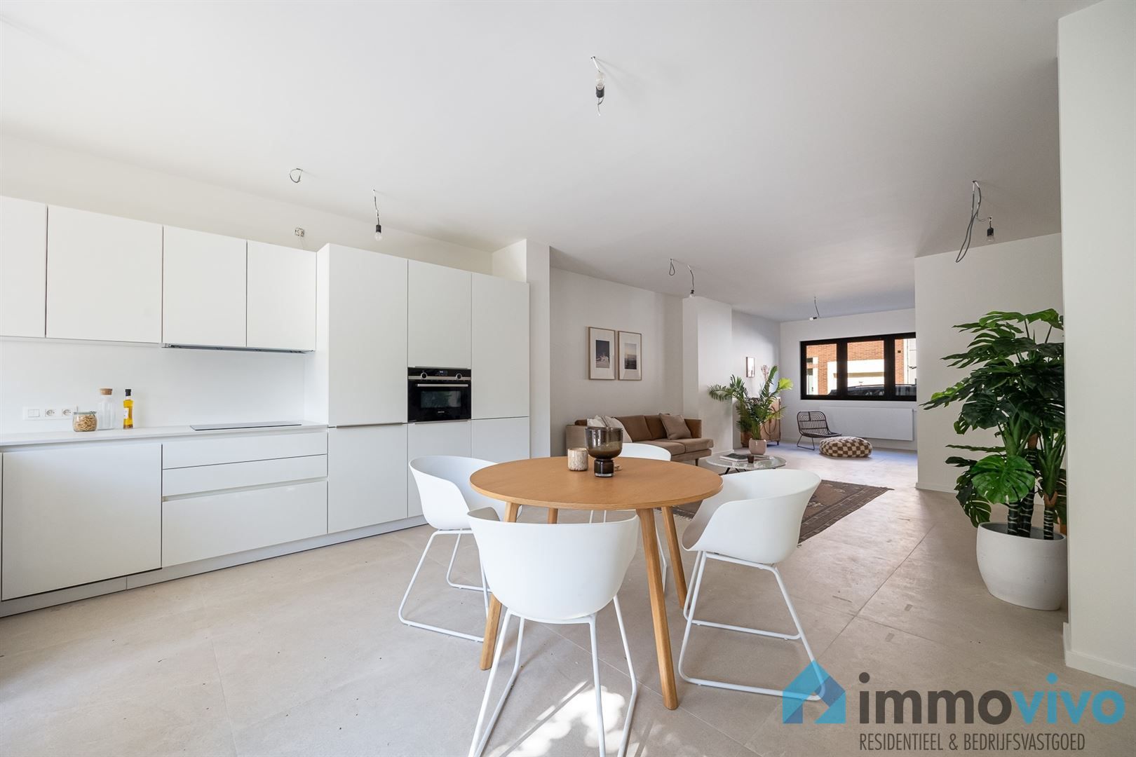 Volledig gerenoveerde woning met vier slaapkamers, twee badkamers en stadstuin foto 4