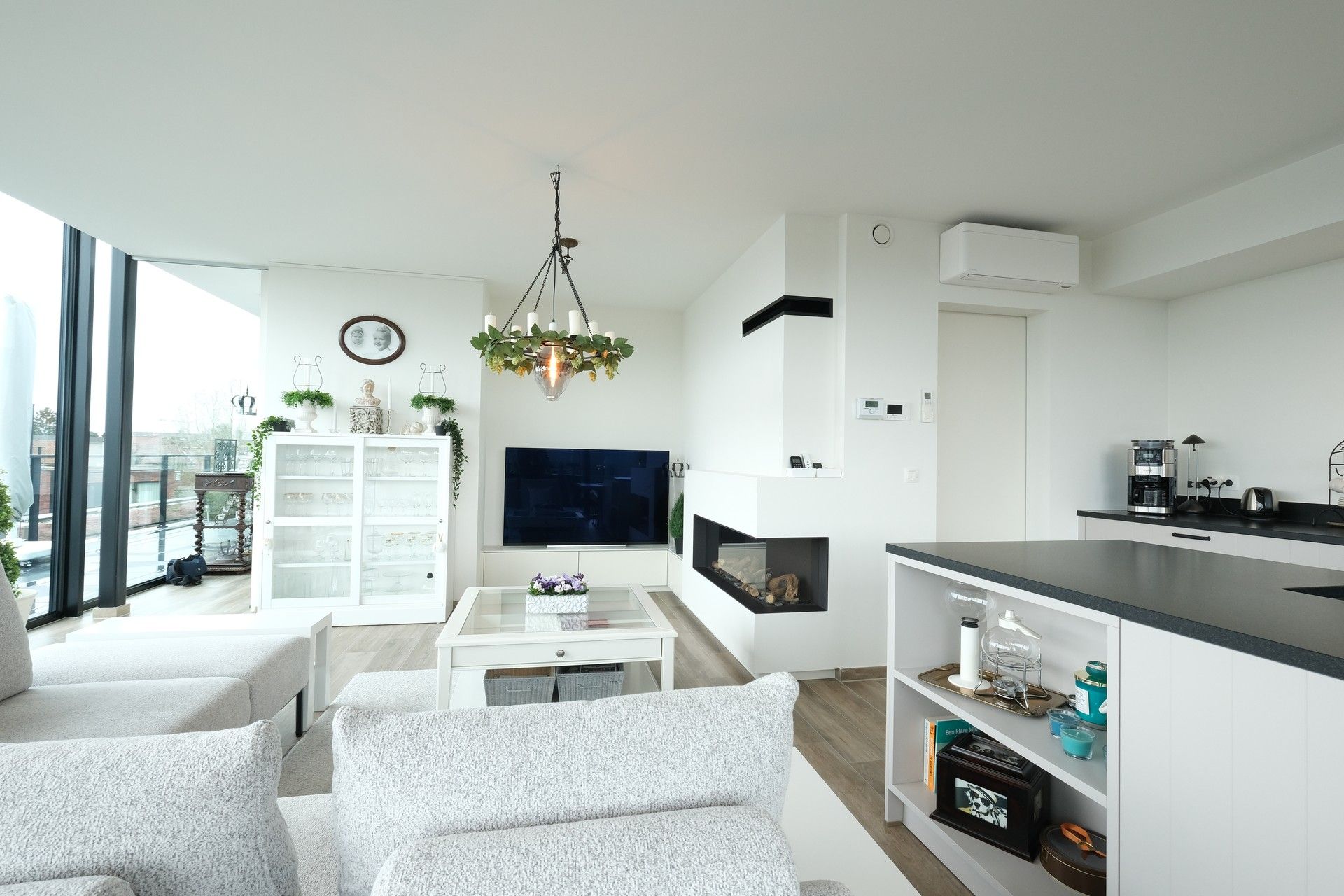 RECENT PENTHOUSE 150M² MET 2 SLP EN RUIM TERRAS VAN 80 m² NABIJ CENTRUM. foto 10