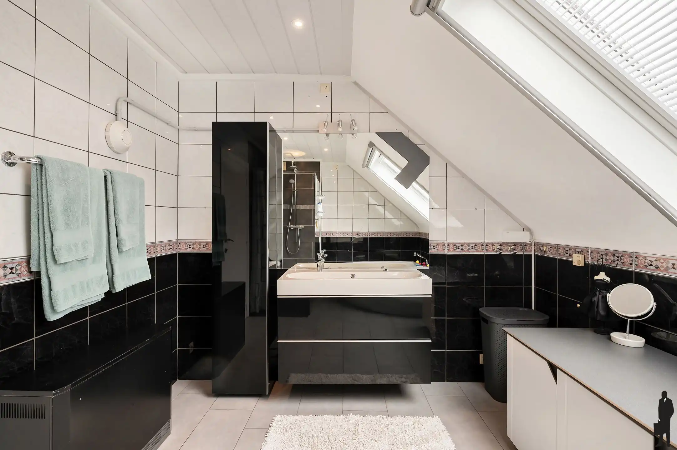 Instapklare woning met 3 slaapkamers en bureauruimte op toplocatie te Leest. foto 19