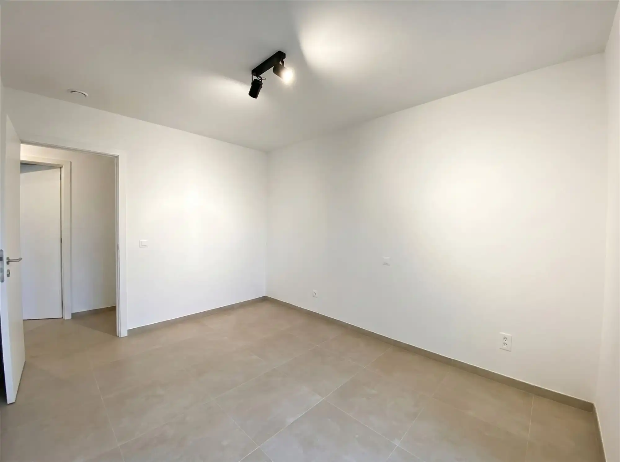 Gelijkvloers nieuwbouwappartement met garage en berging foto 17