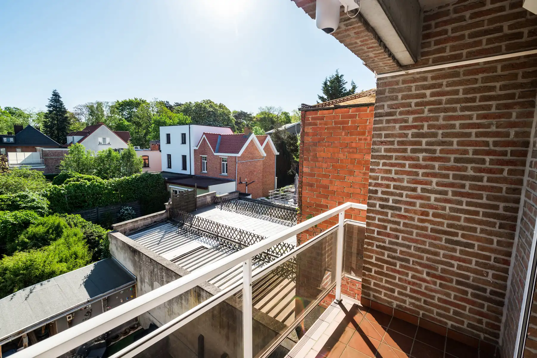 Instapklare woning met 2 kamers, tuin en garage foto 4