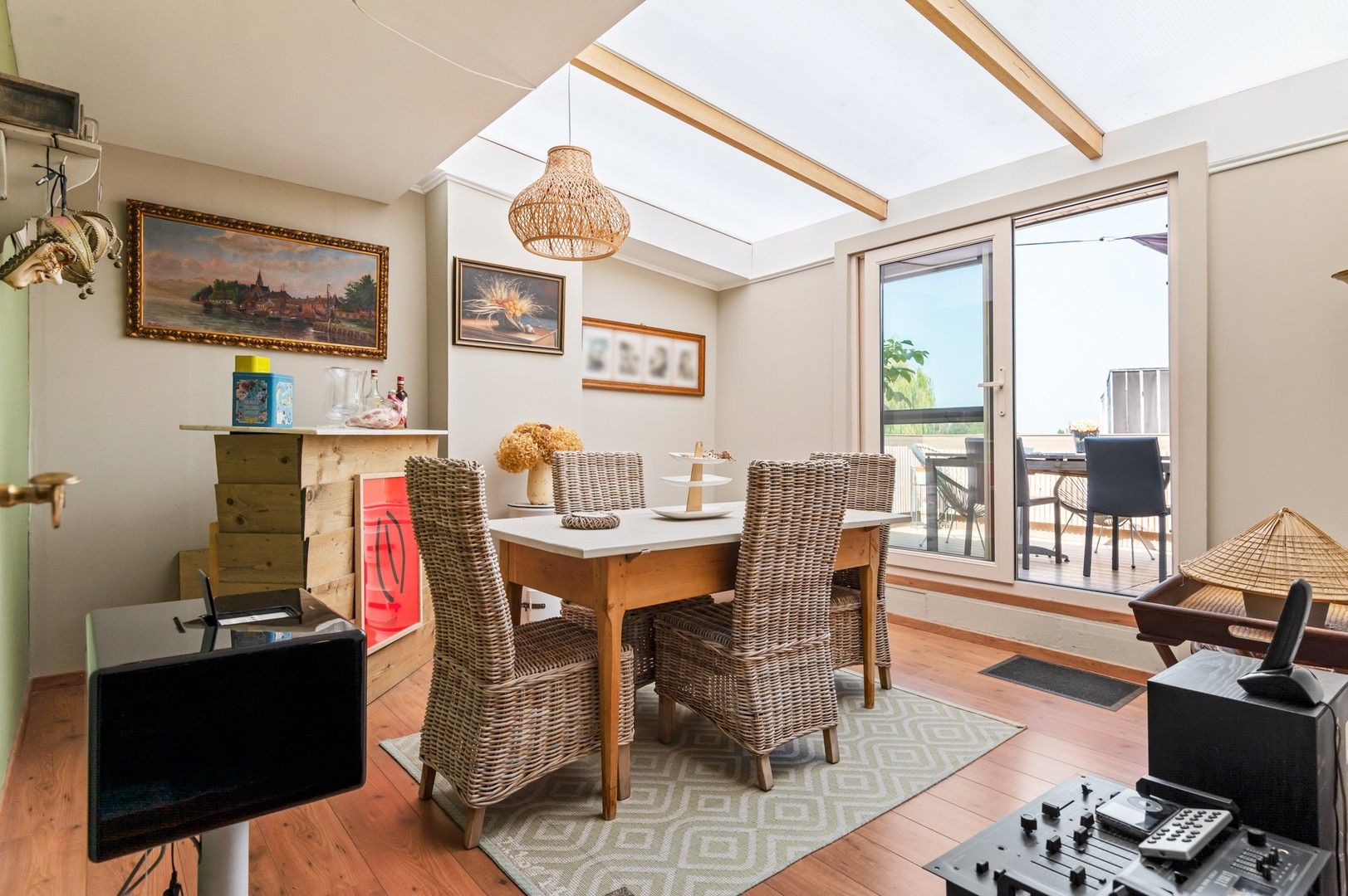Charmante, lichte woning met heerlijk terras op toplocatie! foto 3