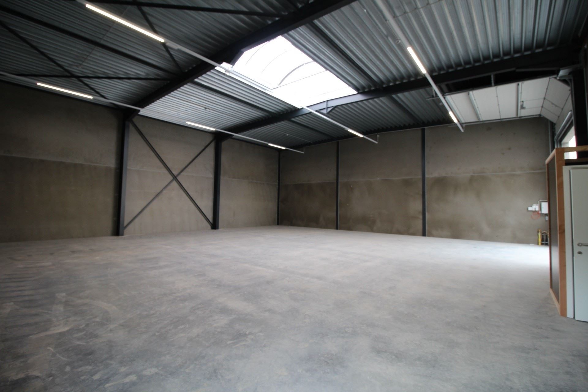 Unit, nieuwbouw, te huur voor opslag of productie. foto 6
