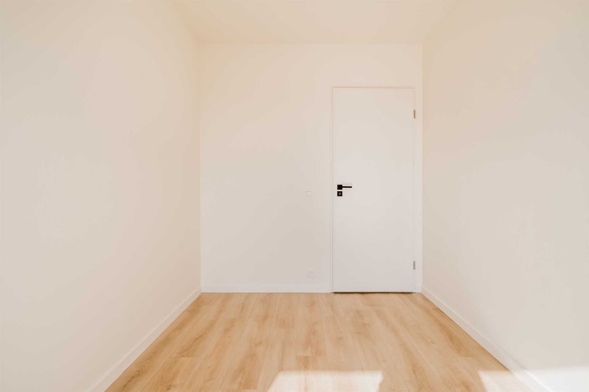 Gerenoveerd app met 3 slpks en garage (+ € 18.000) foto 9