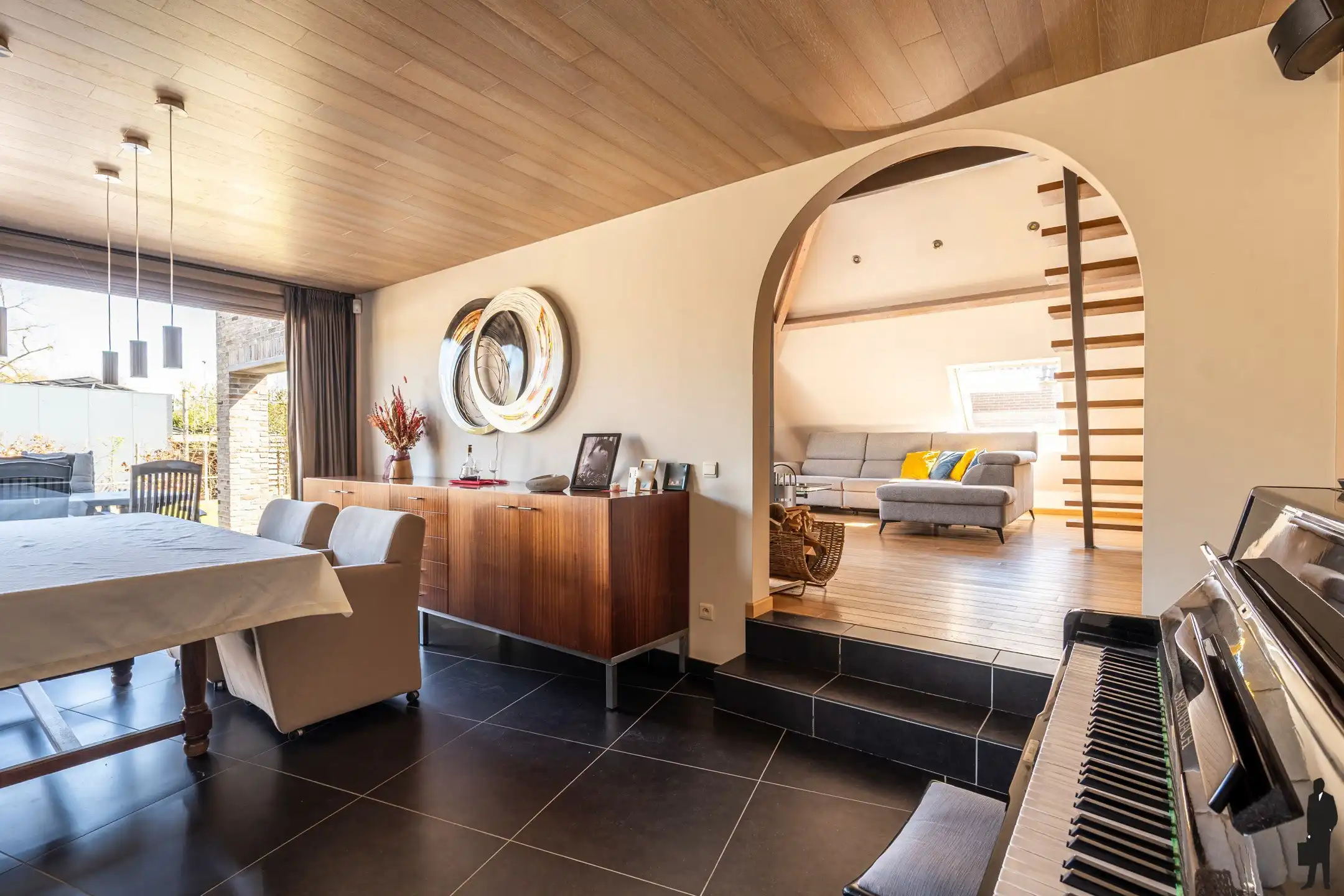 Unieke, ruime architectenvilla met riante kelder en werkbox foto 8