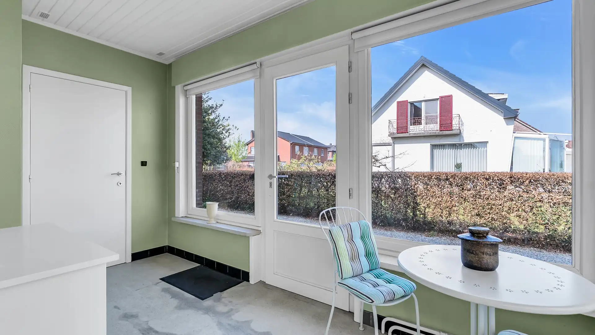 Op te frissen woning met 3 slpkrs te Maasmechelen foto 8