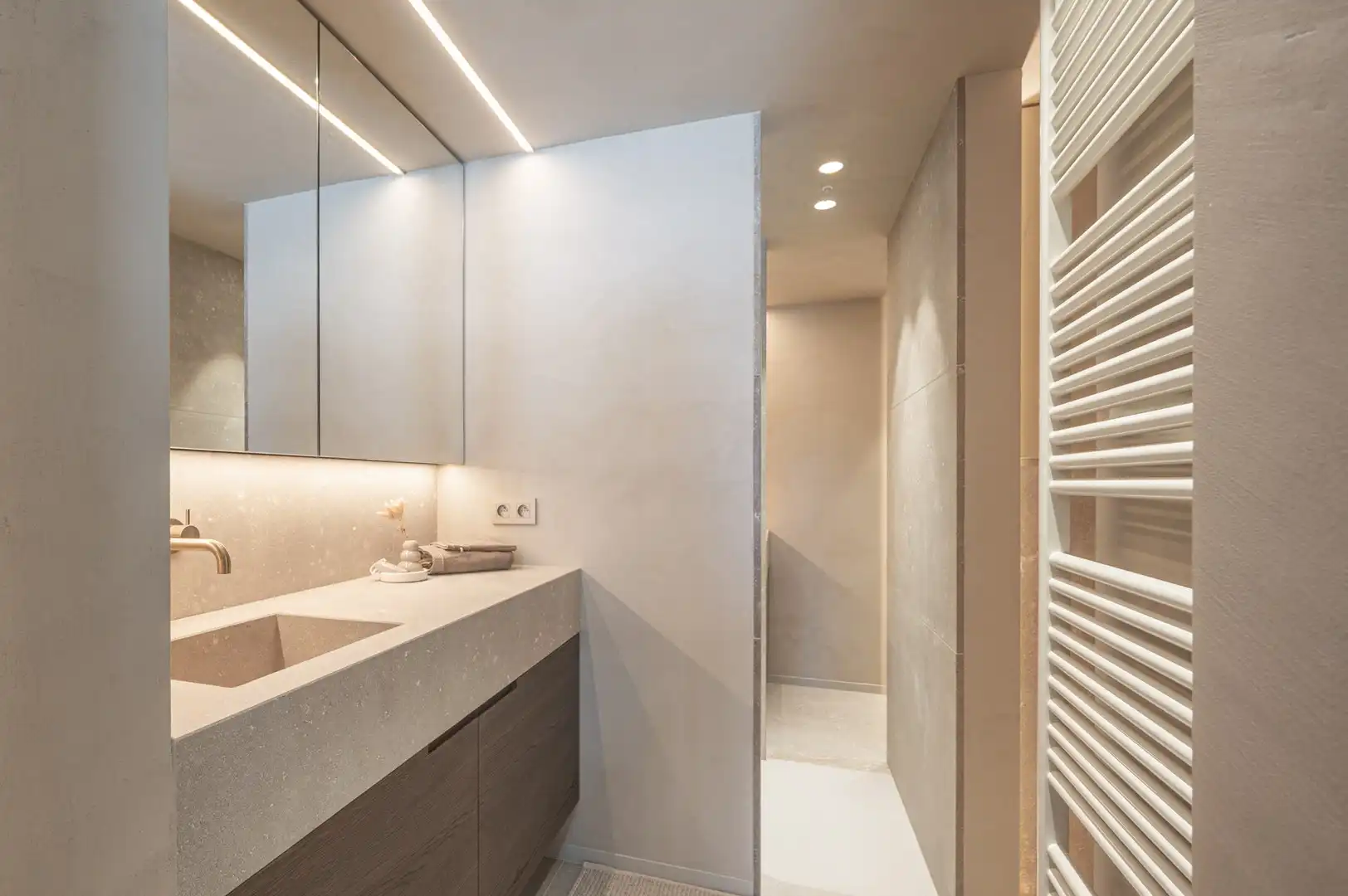 Luxueus gerenoveerd appartement met zijdelings zeezicht in hartje Knokke. foto 13