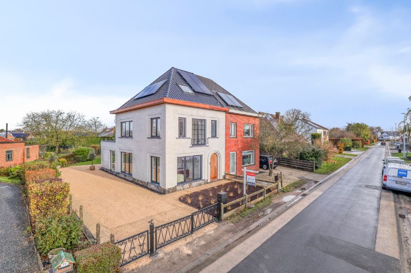 Instapklare luxewoning met 4 slaapkamers in hartje De Pinte foto 2