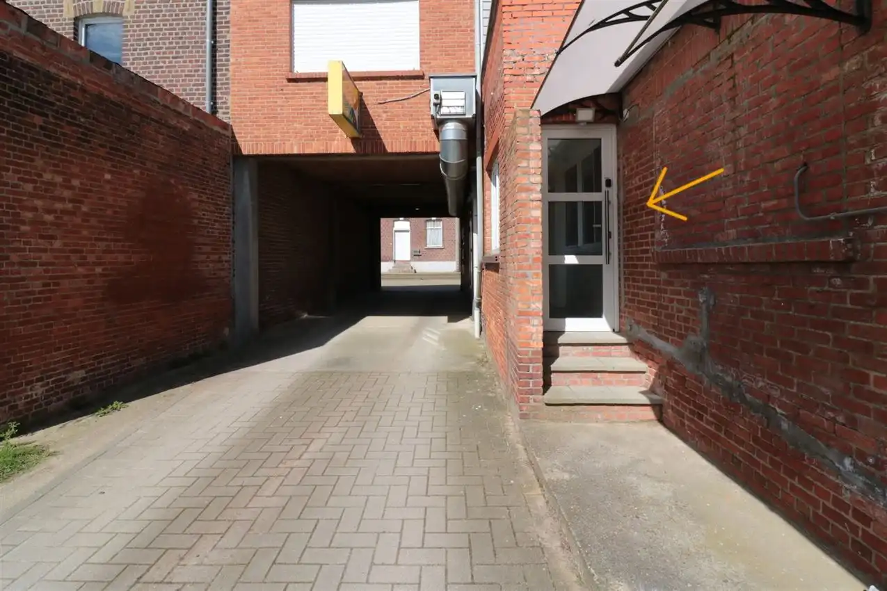 Handelswoonst met volledig uitgeruste frituur en appartement foto 14