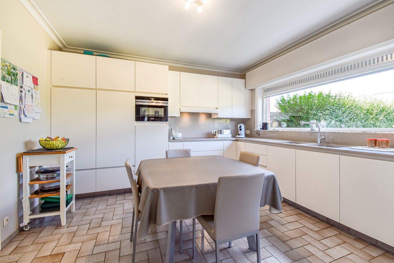 Ruime gezinswoning met 4 slaapkamers, tuin en garage foto 5