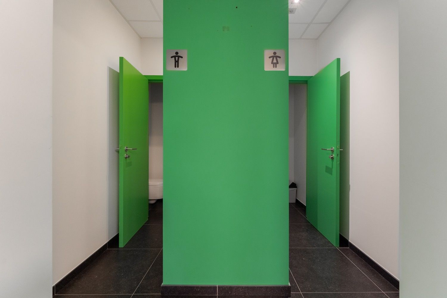 Mooi gerenoveerd handelspand pal in het centrum van Pelt met 7 parkeerplaatsen foto 20