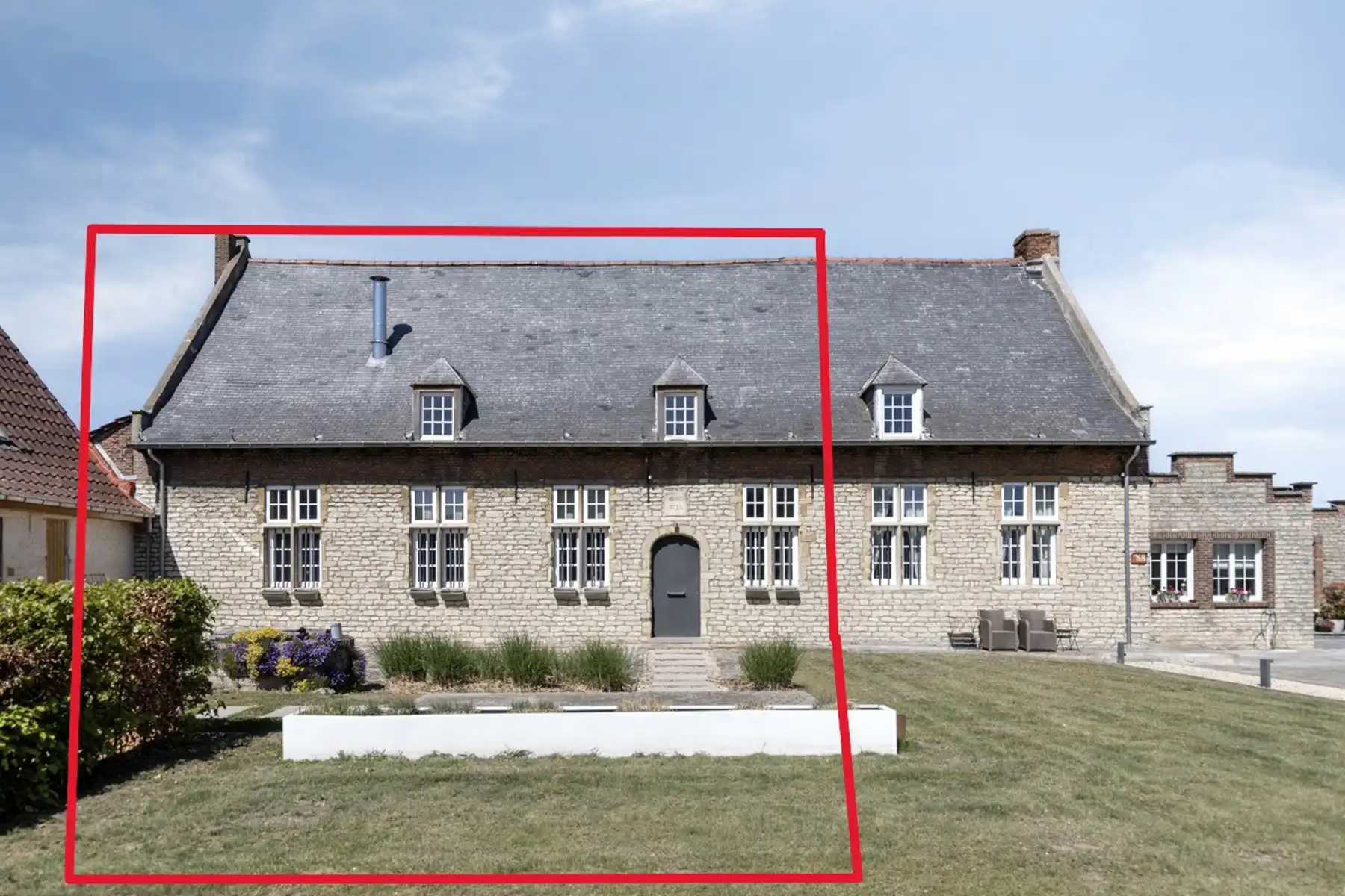 Uiterst charmante en gerenoveerde hoeve met gezellige tuin foto 2
