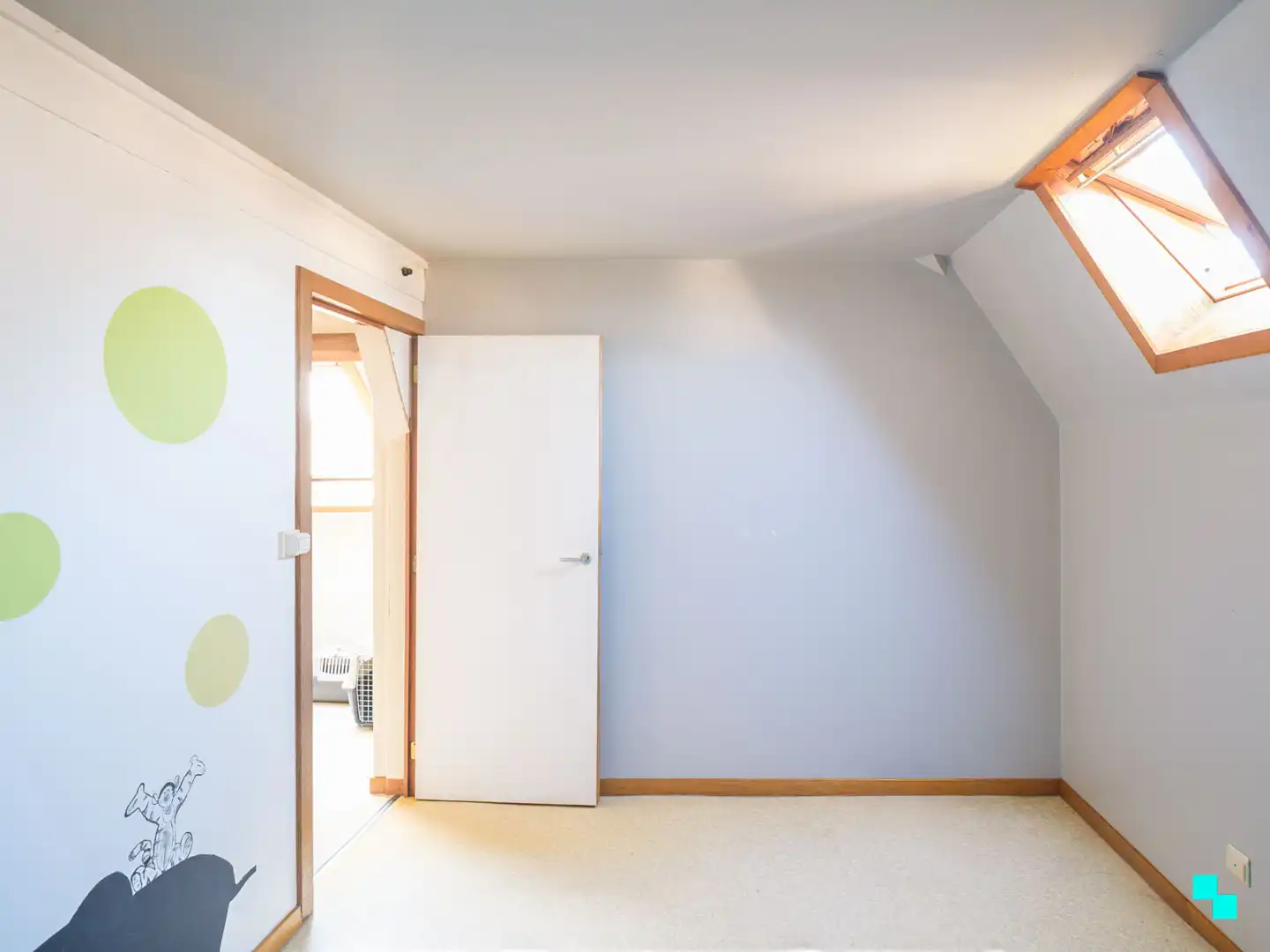 Renovatieproject met uitgestrekte tuin in groene omgeving foto 14