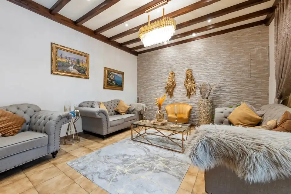 VERRASSEND RUIME GEZINSWONING MET 3 SLKS IN MONTENAKEN foto 9