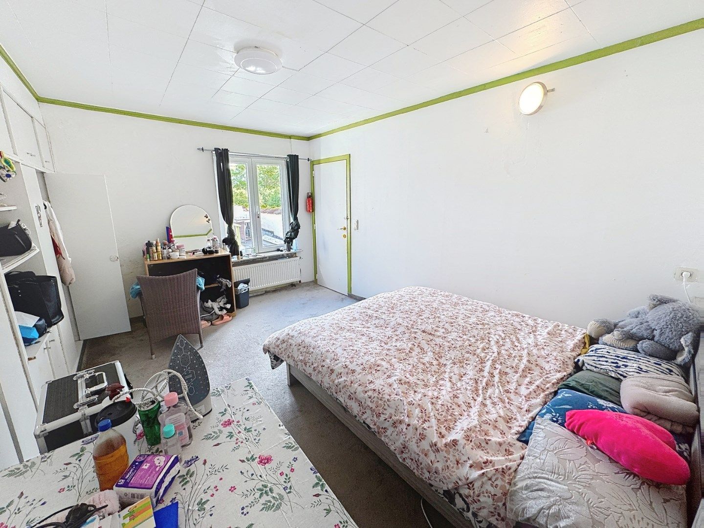 Ruime standaard rijwoning met 4 slaapkamers in het historische Brugge foto 9