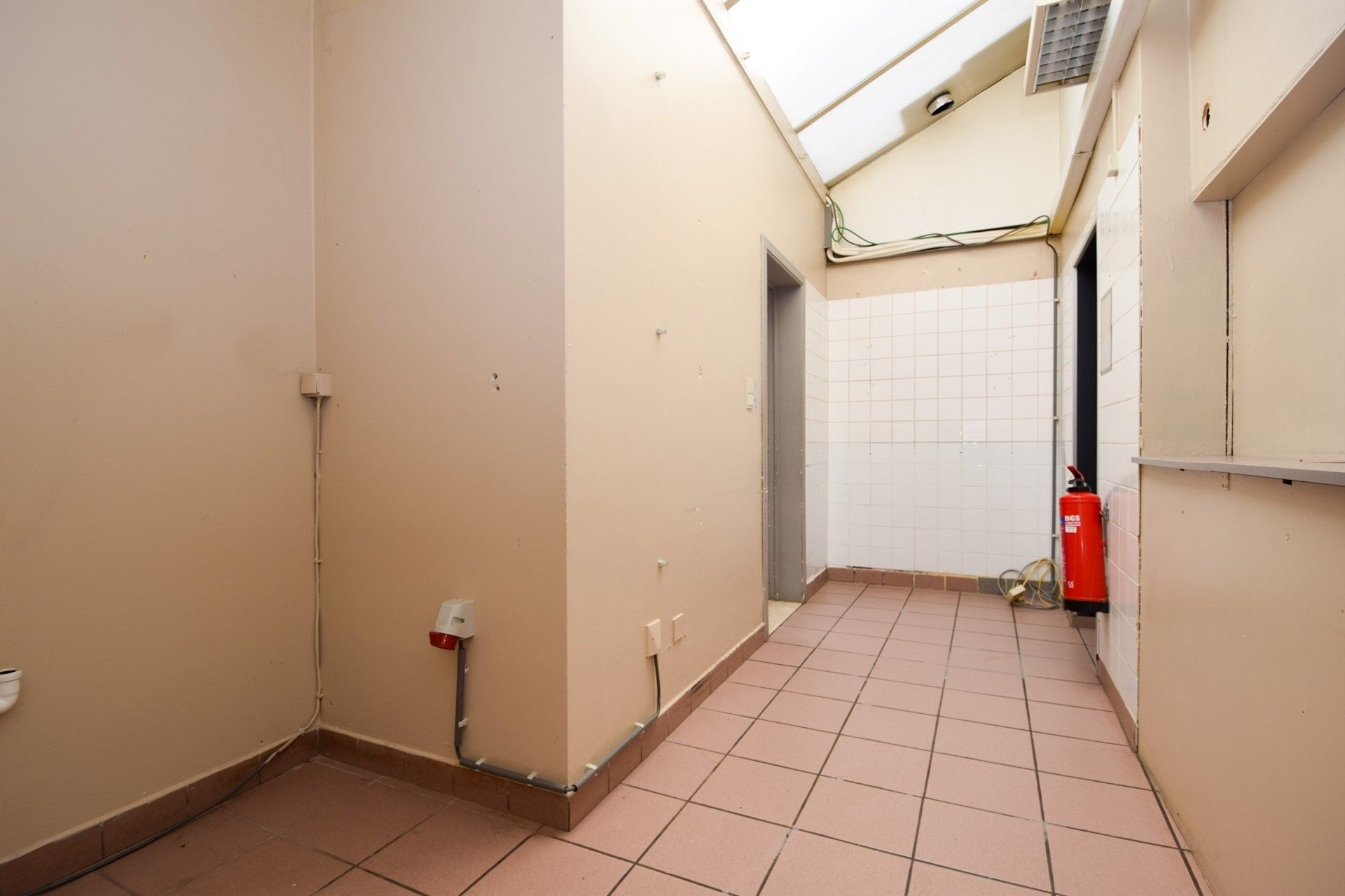 Uitstekend gelegen opbrengsteigendom bestaande uit handelsgelijkvloers + duplex appartement foto 7