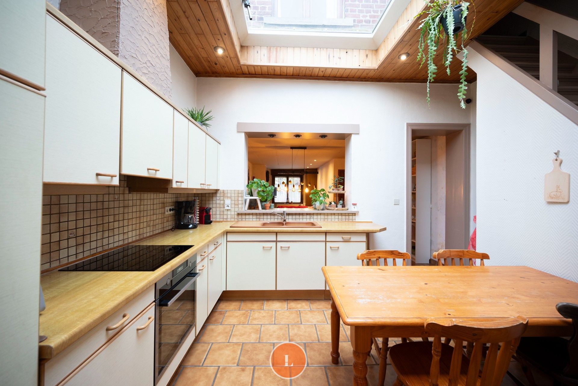 Ruime woning met meer dan 4 slaapkamers en garage foto 5