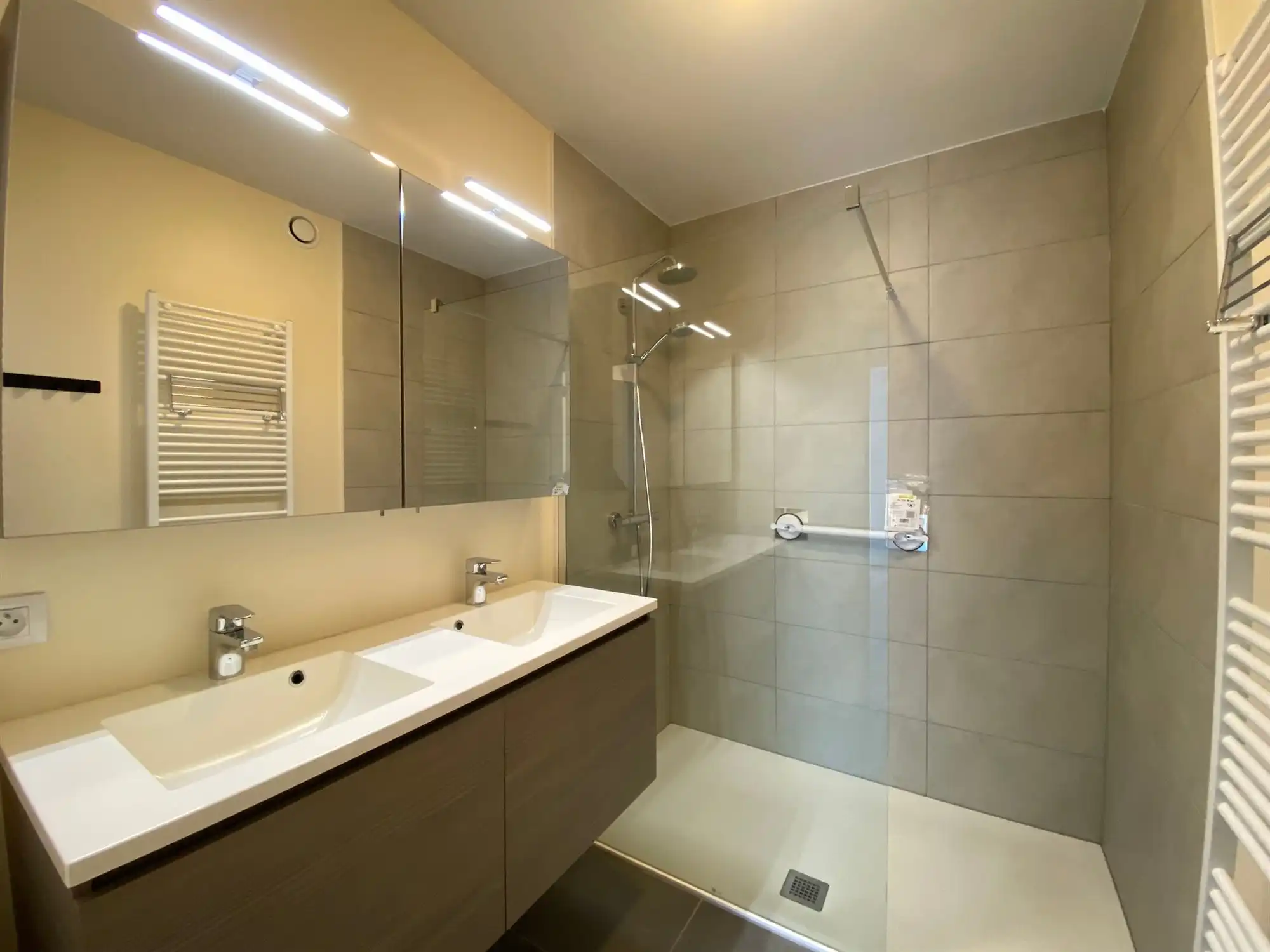 Tweeslaapkamer appartement met grote garagebox  foto 11