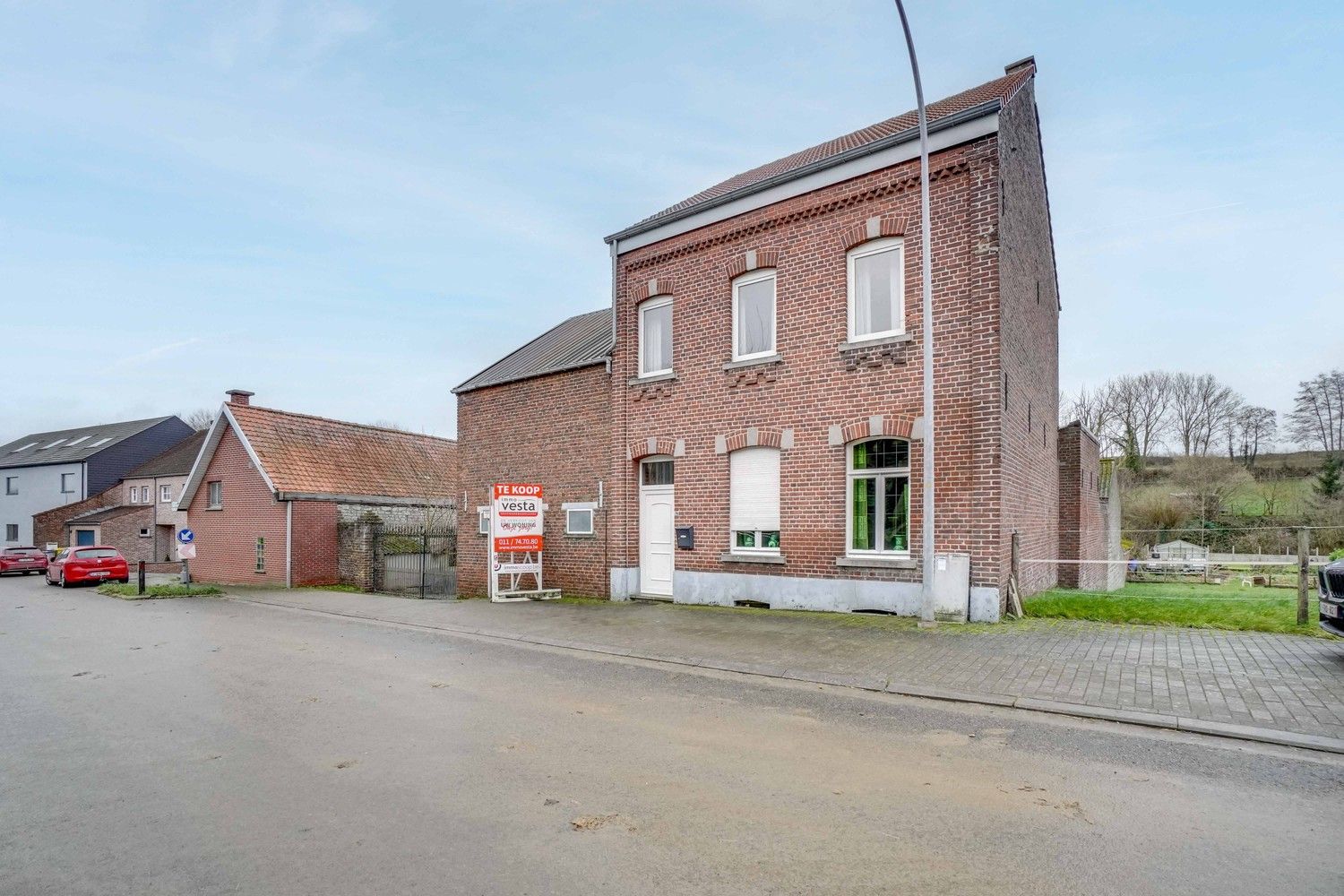 Hoofdfoto van de publicatie: Hoevewoning met stallen een grote loods